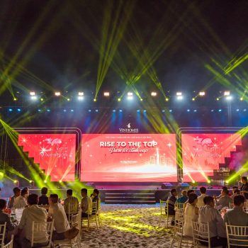 VINHOMES: “RISE TO THE TOP – VƯƠN TỚI ĐỈNH CAO”